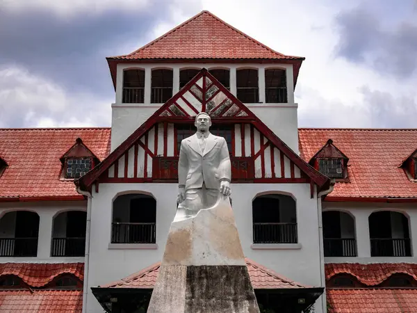 Zia Memorial Müzesi, aynı zamanda Chittagong, Bangladeş 'teki Old Circuit House olarak da bilinir. Chittagong 'da güzel bir mimari mekan. Bu eski bina 1913 'ün İngiliz döneminde kuruldu. Başkan Zia Chittagong Devre Evi 'nde suikasta uğradı..