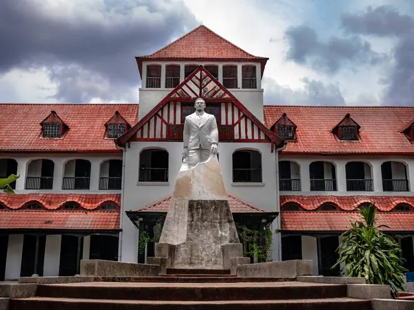 Zia Memorial Müzesi, aynı zamanda Chittagong, Bangladeş 'teki Old Circuit House olarak da bilinir. Chittagong 'da güzel bir mimari mekan. Bu eski bina 1913 'ün İngiliz döneminde kuruldu. Başkan Zia Chittagong Devre Evi 'nde suikasta uğradı..