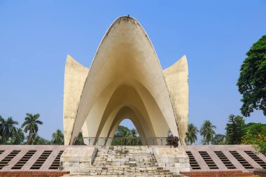 Bangladeş 'teki Shahbag, Dhaka' da bulunan Üç Lider 'in Anıtmezarı, üç önde gelen liderin mezarlarını içeriyor. Bangladeş 'teki tarihi anıtın güzel mimari yapısı.