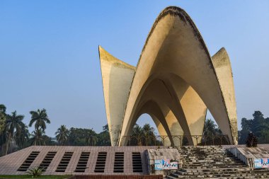 Bangladeş 'teki Shahbag, Dhaka' da bulunan Üç Lider 'in Anıtmezarı, üç önde gelen liderin mezarlarını içeriyor. Bangladeş 'teki tarihi anıtın güzel mimari yapısı.