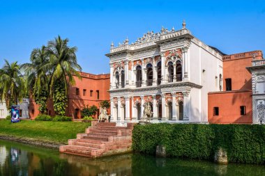 Sonargaon, Bengal 'in tarihi bölgesinin eski başkentlerinden biridir. Sonargoan 
