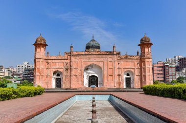 Lalbag Kalesi, Lalbag Kella olarak da bilinen tarihi bir yerdir. Lalbagh Kalesi ya da Aurangabad Kalesi, Dhaka 'daki eksik bir Babür sarayı kalesi..