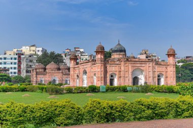 Lalbag Kalesi, Lalbag Kella olarak da bilinen tarihi bir yerdir. Lalbagh Kalesi ya da Aurangabad Kalesi, Dhaka 'daki eksik bir Babür sarayı kalesi..