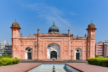 Lalbag Kalesi, Lalbag Kella olarak da bilinen tarihi bir yerdir. Lalbagh Kalesi ya da Aurangabad Kalesi, Dhaka 'daki eksik bir Babür sarayı kalesi..