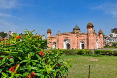 Lalbag Kalesi, Lalbag Kella olarak da bilinen tarihi bir yerdir. Lalbagh Kalesi ya da Aurangabad Kalesi, Dhaka 'daki eksik bir Babür sarayı kalesi..