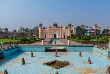 Lalbag Kalesi, Lalbag Kella olarak da bilinen tarihi bir yerdir. Lalbagh Kalesi ya da Aurangabad Kalesi, Dhaka 'daki eksik bir Babür sarayı kalesi..