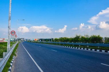 Şehirdeki yol. Dhaka mawa Bhanga Otoyolu. Bangladeş 'te yeni yol ve otoyol.