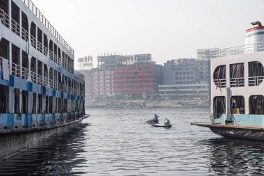 Dhaka şehrindeki nehir.. 