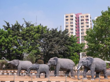 Şehirdeki fil heykeli Hatirjheel 'de, dhaka