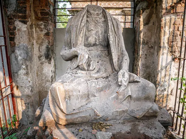 Buda heykeli Bangladeş Tapınağı 'nda.
