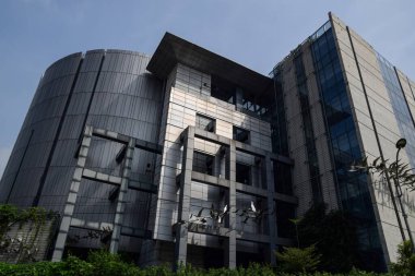 Şehrin modern binası