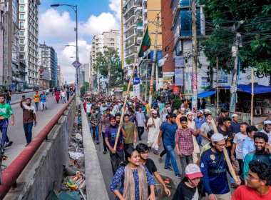 Bangladeş kota reform hareketi ve Bangladeş 'te hükümet karşıtı demokrasi yanlısı bir protesto. İnsanlar Başbakan Şeyh Hasina 'nın istifasını kutluyor.