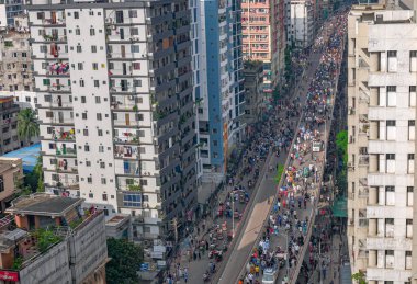 Bangladeş kota reform hareketi ve Bangladeş 'te hükümet karşıtı demokrasi yanlısı bir protesto. İnsanlar Başbakan Şeyh Hasina 'nın istifasını kutluyor.