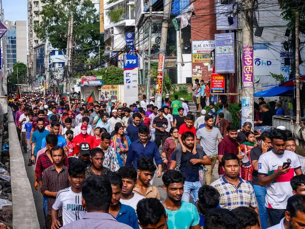 Bangladeş kota reform hareketi ve Bangladeş 'te hükümet karşıtı demokrasi yanlısı bir protesto. İnsanlar Başbakan Şeyh Hasina 'nın istifasını kutluyor.