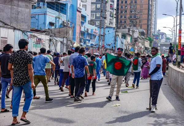 Bangladeş kota reform hareketi ve Bangladeş 'te hükümet karşıtı demokrasi yanlısı bir protesto. İnsanlar Başbakan Şeyh Hasina 'nın istifasını kutluyor.