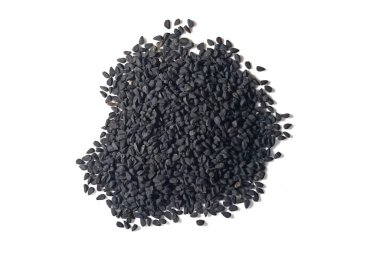 Siyah kimyon tohumları beyaz arkaplanda izole edilmiş