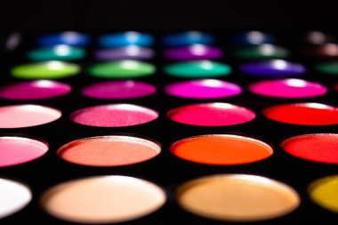 - Renkli palet. Çember Makyajı