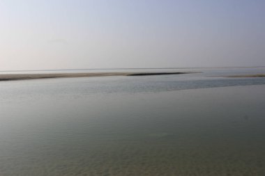 Bangladeş 'teki Padma nehrinin manzarası, duyuları büyüleyen ve hayranlık ve merak uyandıran nefes kesici bir manzaradır.. 