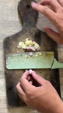 Tahta ve bıçak kes..