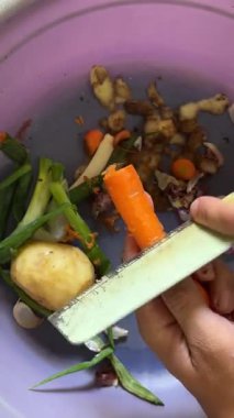 Mutfakta sebze pişirme süreci