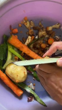 Kasede sebze çorbası hazırlama süreci.