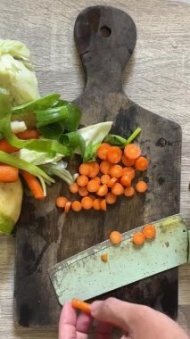 Havucu bıçağa dönüştürmek.