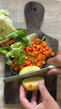 Taze havuç, havuç, soğan, biber, kabak, kabak, havuç, havuç ve sarımsak....