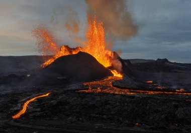 Volkanik patlama ve lav akışı Fagradalsfjall, Geldingadalir, Reykjanes Yarımadası, İzlanda 'da