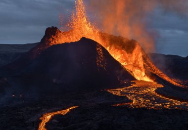 Volkanik patlama ve lav akışı Fagradalsfjall, Geldingadalir, Reykjanes Yarımadası, İzlanda 'da