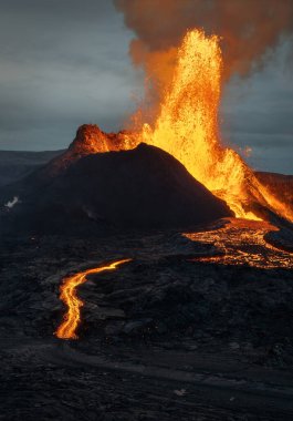 Fagradalsfjall, Reykjanes Yarımadası, İzlanda 'da volkanik patlama ve lav akışı.