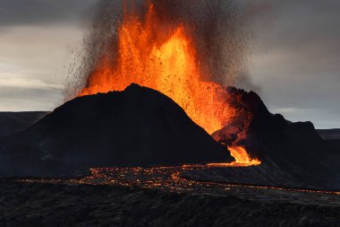 Volkanik patlama ve lav akışı Fagradalsfjall, Geldingadalir, Reykjanes Yarımadası, İzlanda 'da
