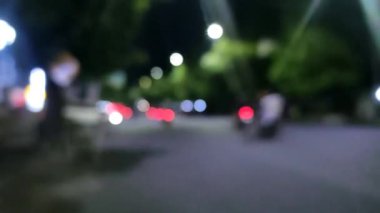 Bokeh gece trafiğinin video geçmişi, gece bulanık köy yolu