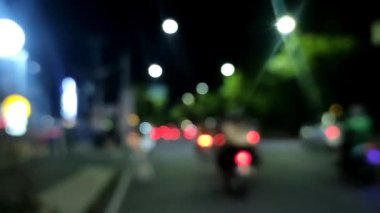 Bokeh gece trafiğinin video geçmişi, gece bulanık köy yolu