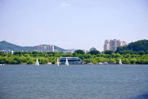 Široký Výhled Řeku Marina Banpo Park Kde Plachetnice Elegantně Tečka — Stock fotografie
