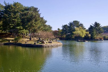 ada, Wolji Pond, saray, Kore, Gyeongju, doğa, su, yansıma, ağaçlar, sonbahar, huzurlu, dingin, açık hava, manzara, Güney Kore, seyahat, turizm, turizm, gezi, gezi, gezi, tarihi, tarihi, tarihi, miras, kültür, ulusal hazine, seyahat