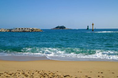 Sokcho, Sokcho Beach, Jodo Adası, deniz feneri, Kore, Güney Kore, sahil, kum, Doğu Denizi, dalgalar, kıyı şeridi, Sokcho turizmi, Sokcho seyahati, Sokcho fotoğrafçılığı, Sokcho doğası, Sokcho rahatlaması, Sokcho rıhtımı, Sokcho manzarası, Sokcho açık hava, Sokc