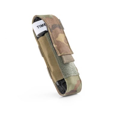 Sargı bezi için çoklu ambalajda askeri taktik çanta. Askeri teçhizat. Kanama için ilk yardım aracı.