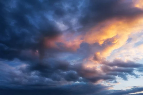 Fondo Hermoso Cielo Nublado Atardecer Crepúsculo —  Fotos de Stock