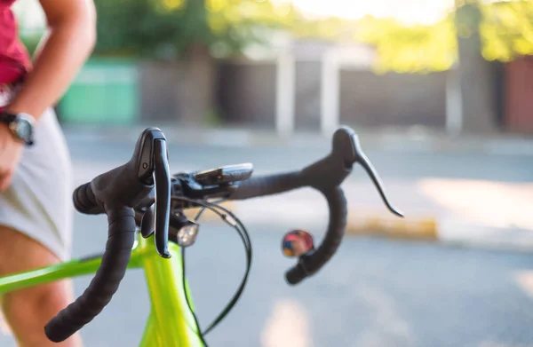 Zamknij Kierownicę Roweru Drogowego Koncepcja Sportu Rekreacji — Zdjęcie stockowe