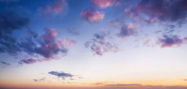 Hermoso Cielo Nocturno Con Nubes Atardecer Cielo Atardecer Fondo —  Fotos de Stock