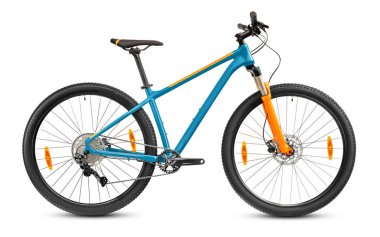 Mavi dağ bisikleti beyazın üzerinde izole edilmiş. Yepyeni bir kros bisikleti ve off-road için 29 inç tekerlekleri var..