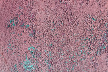 Duvardaki eski pembe çatlak boyanın dokusu. Hasarlı boya dokusu.