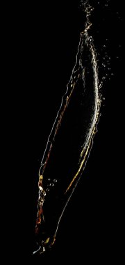 Siyah arkaplanda çay lekesi