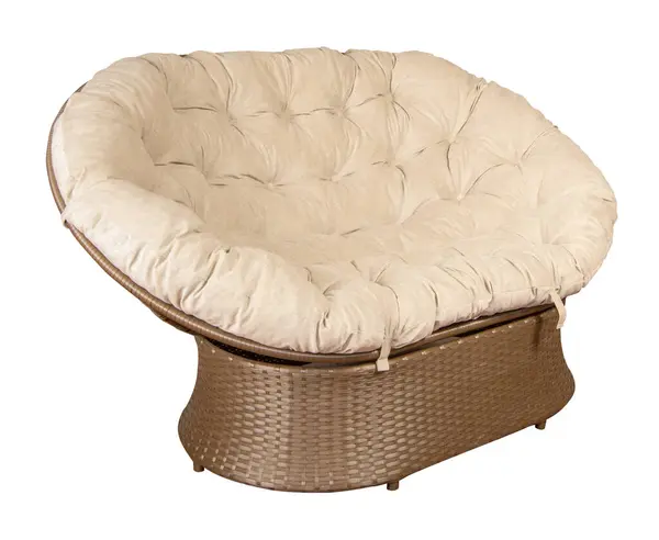 Yumuşak yastıklı Rattan hasır kanepe. Bahçe mobilyası.