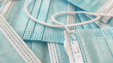 Tıbbi tek kullanımlık yüz maskeleri. Yakın çekim..