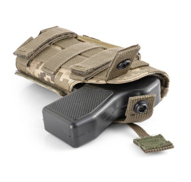 Silahlar için kılıf. Tabanca kılıfında beyaz bir arka planda. Taktik askeri teçhizat. Piksel kamuflajı.