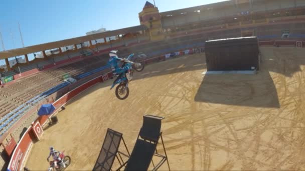 Fmx Motocross Freestyle Saltar Cámara Lenta Vista Aérea Fpv Drone — Vídeos de Stock