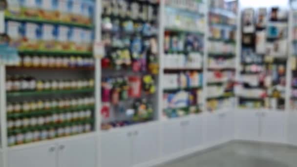 Verschwommener Blick Auf Die Regale Der Apotheken Hintergrund Der Gesundheits — Stockvideo