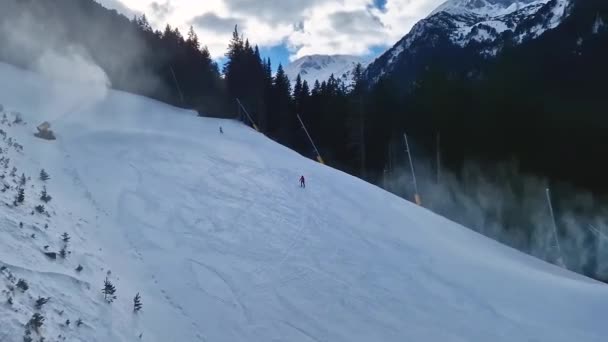 Вид Воздуха Снежный Склон Фрирайд Лыжниками Веселящимися Горнолыжном Курорте Банско — стоковое видео
