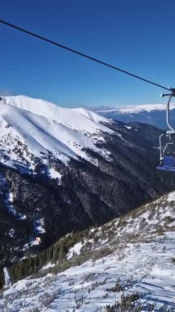 Flyttar Utför Stolslift Vid Bansko Skidort Bulgarien Med Utsikt Över — Stockvideo